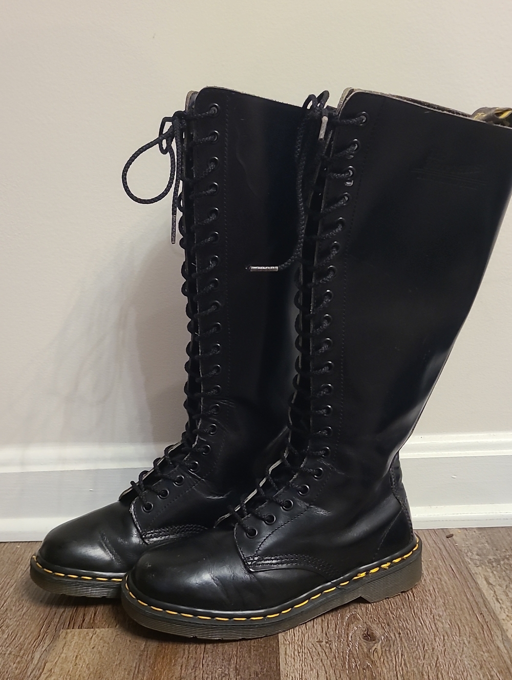 MIE Dr Martens 20 Eye Smooth Boots